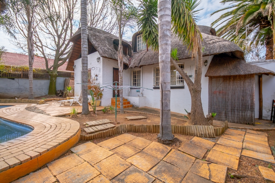 3 Bedroom Property for Sale in Fontainebleau Gauteng