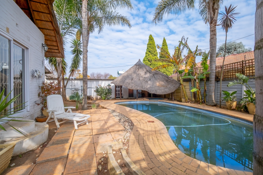 3 Bedroom Property for Sale in Fontainebleau Gauteng