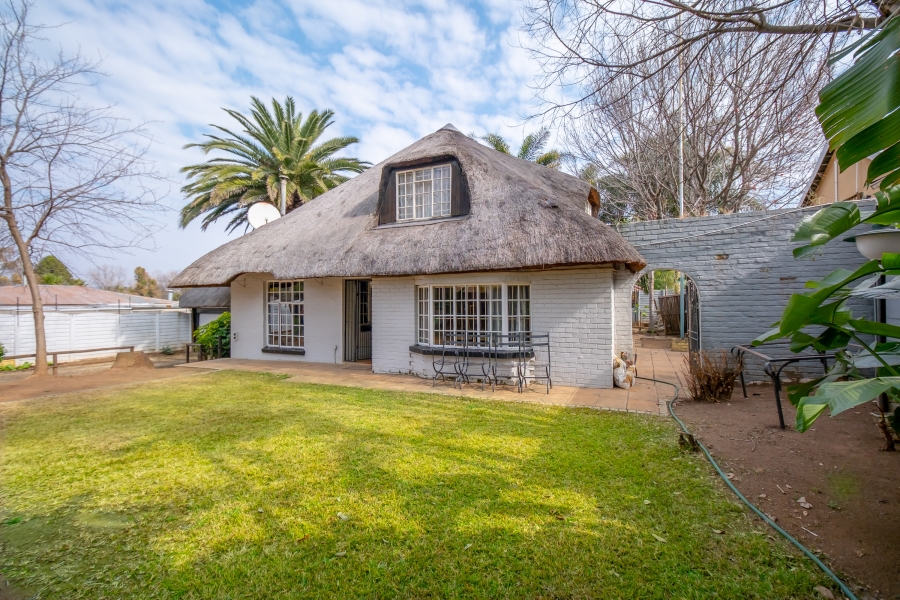 3 Bedroom Property for Sale in Fontainebleau Gauteng