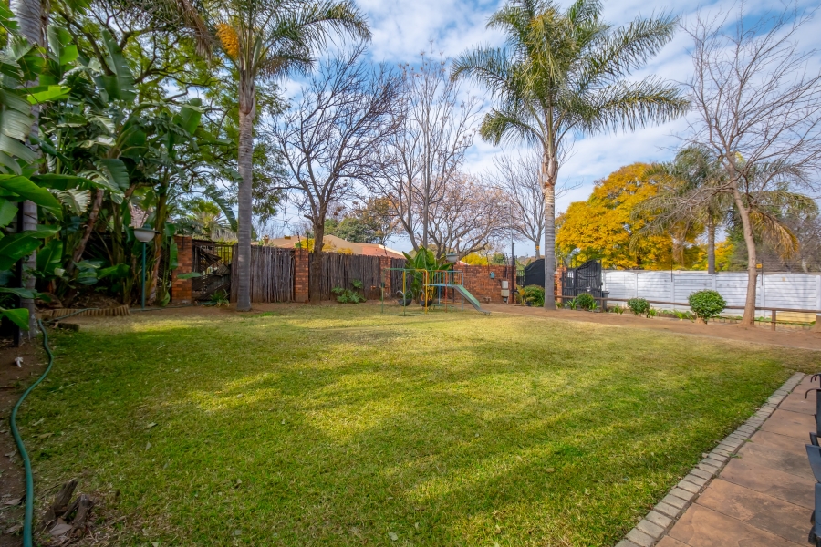 3 Bedroom Property for Sale in Fontainebleau Gauteng