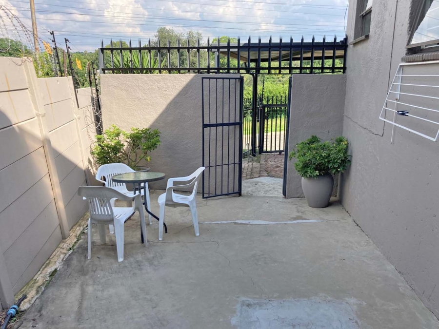 To Let 1 Bedroom Property for Rent in Victory Park Gauteng