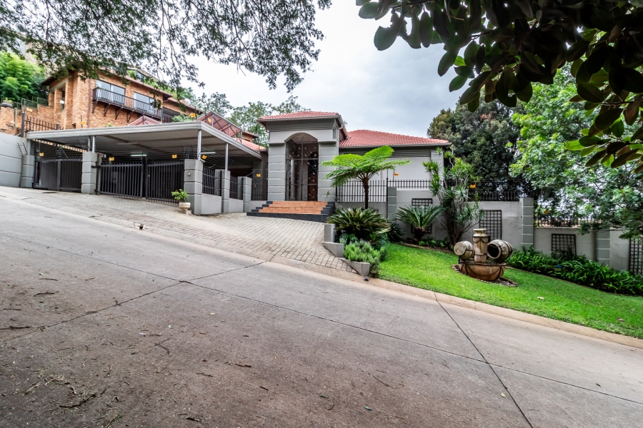 To Let 4 Bedroom Property for Rent in Waverley Gauteng