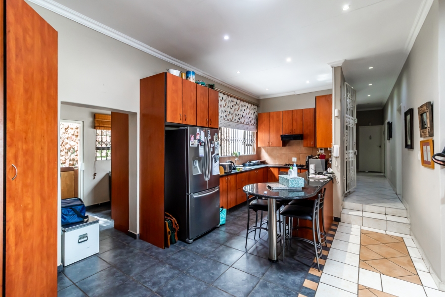 To Let 4 Bedroom Property for Rent in Waverley Gauteng