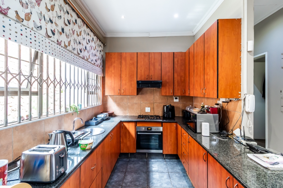 To Let 4 Bedroom Property for Rent in Waverley Gauteng
