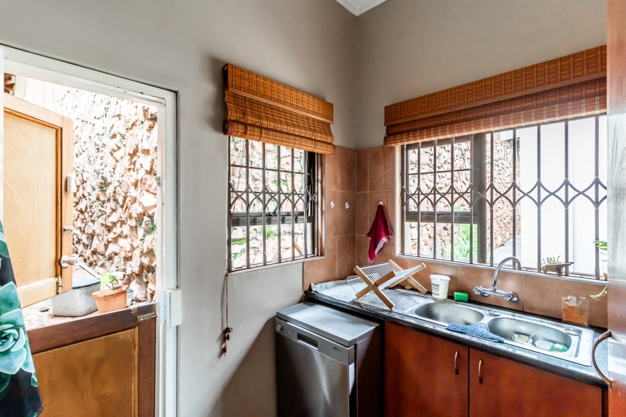 To Let 4 Bedroom Property for Rent in Waverley Gauteng
