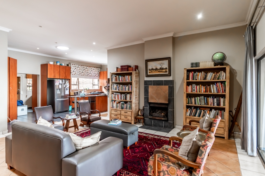 To Let 4 Bedroom Property for Rent in Waverley Gauteng