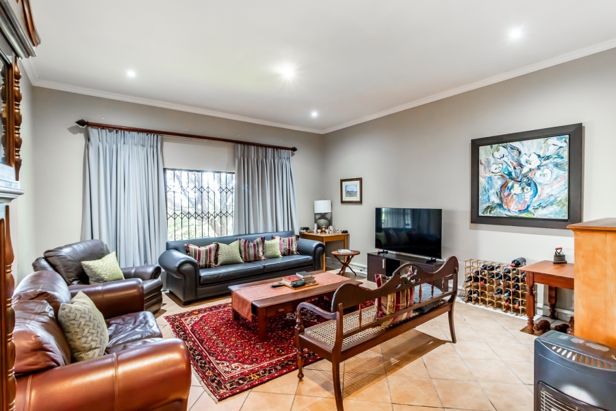 To Let 4 Bedroom Property for Rent in Waverley Gauteng