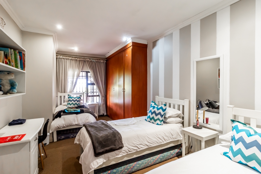 To Let 4 Bedroom Property for Rent in Waverley Gauteng