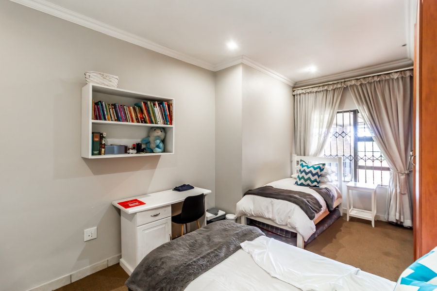 To Let 4 Bedroom Property for Rent in Waverley Gauteng