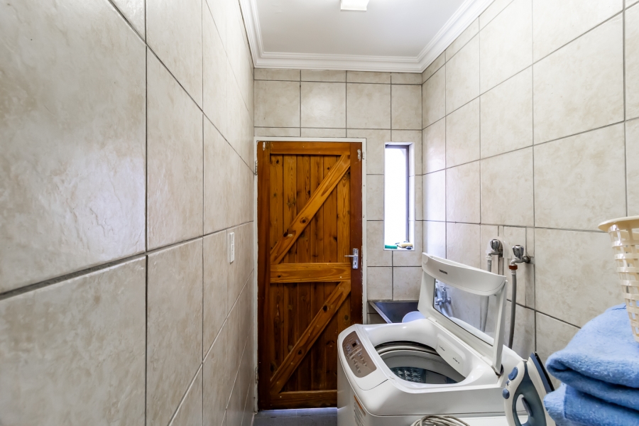 To Let 4 Bedroom Property for Rent in Waverley Gauteng