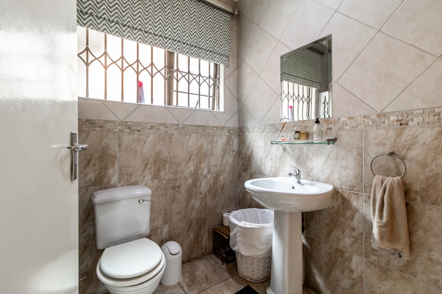 To Let 4 Bedroom Property for Rent in Waverley Gauteng
