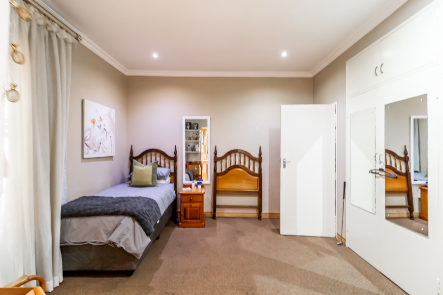 To Let 4 Bedroom Property for Rent in Waverley Gauteng