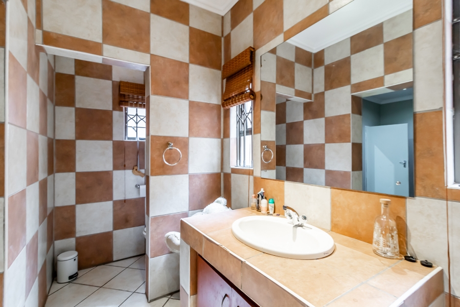 To Let 4 Bedroom Property for Rent in Waverley Gauteng