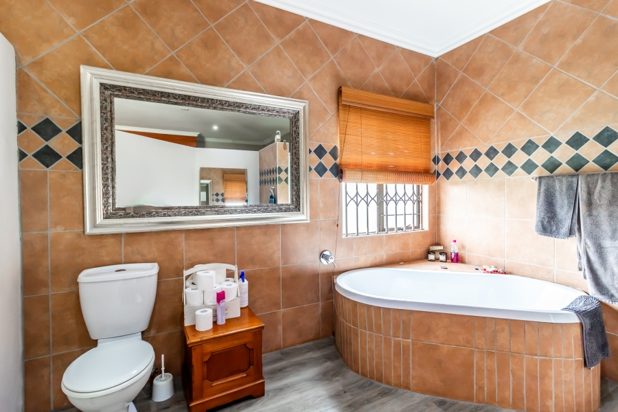 To Let 4 Bedroom Property for Rent in Waverley Gauteng