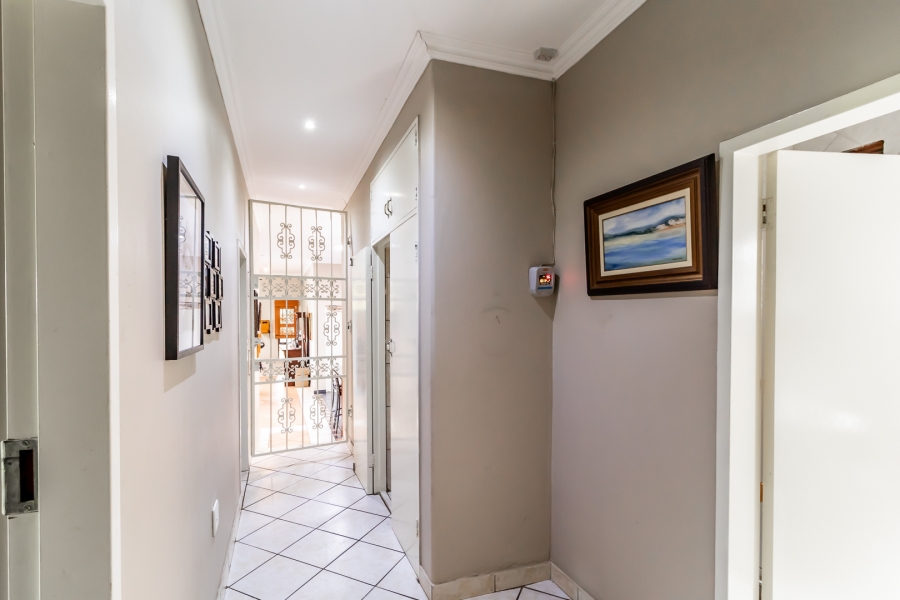 To Let 4 Bedroom Property for Rent in Waverley Gauteng