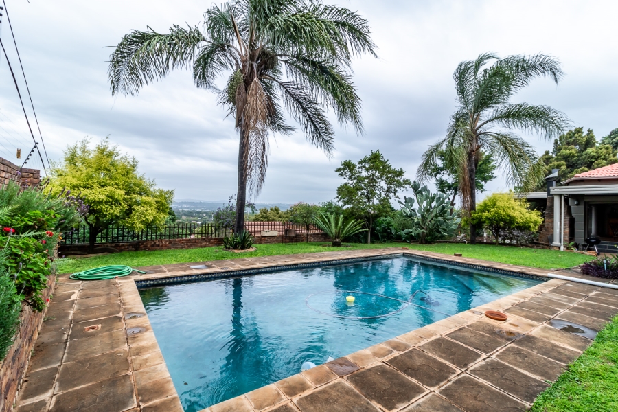 To Let 4 Bedroom Property for Rent in Waverley Gauteng