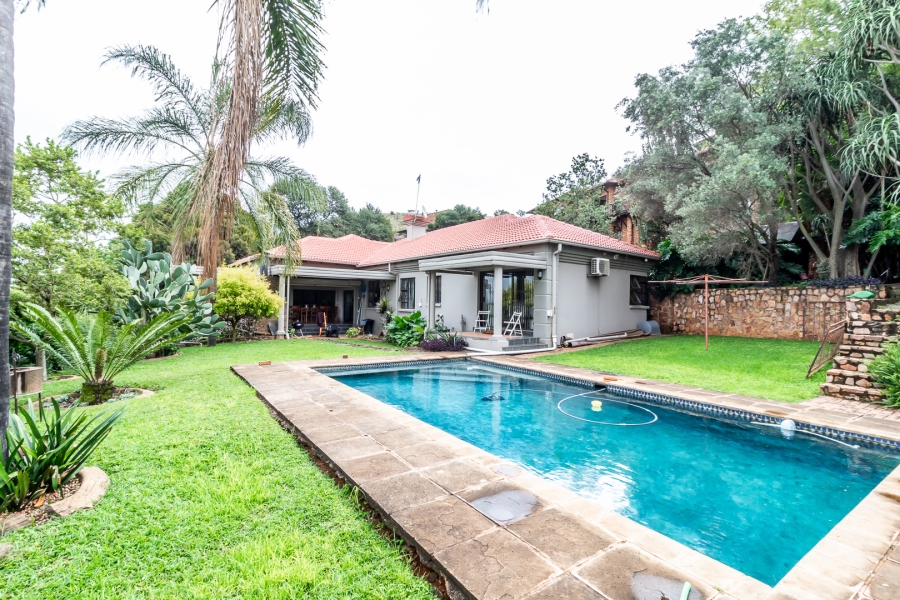 To Let 4 Bedroom Property for Rent in Waverley Gauteng