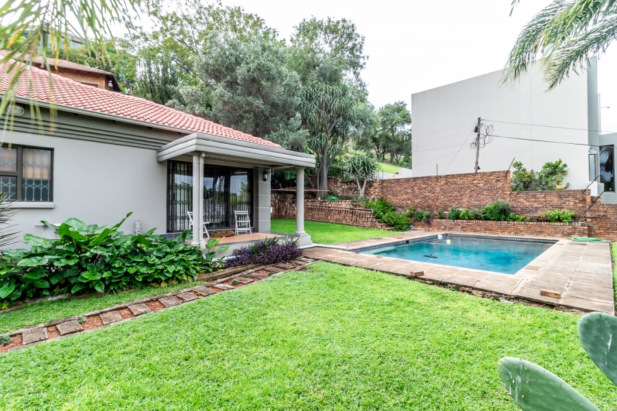 To Let 4 Bedroom Property for Rent in Waverley Gauteng