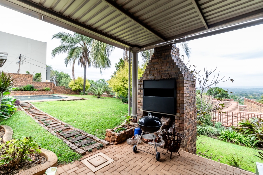 To Let 4 Bedroom Property for Rent in Waverley Gauteng