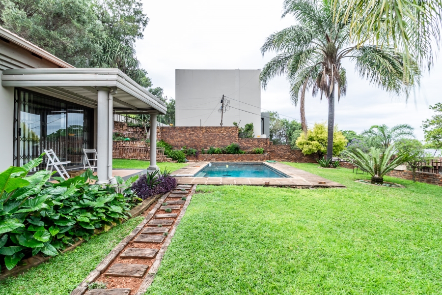 To Let 4 Bedroom Property for Rent in Waverley Gauteng