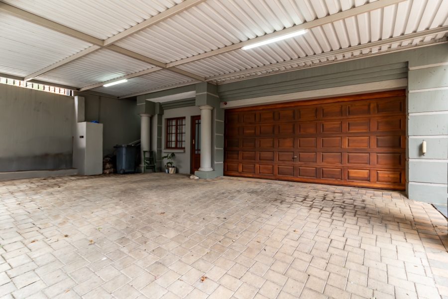 To Let 4 Bedroom Property for Rent in Waverley Gauteng