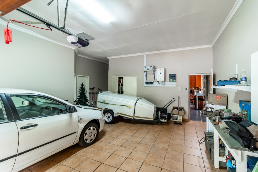 To Let 4 Bedroom Property for Rent in Waverley Gauteng