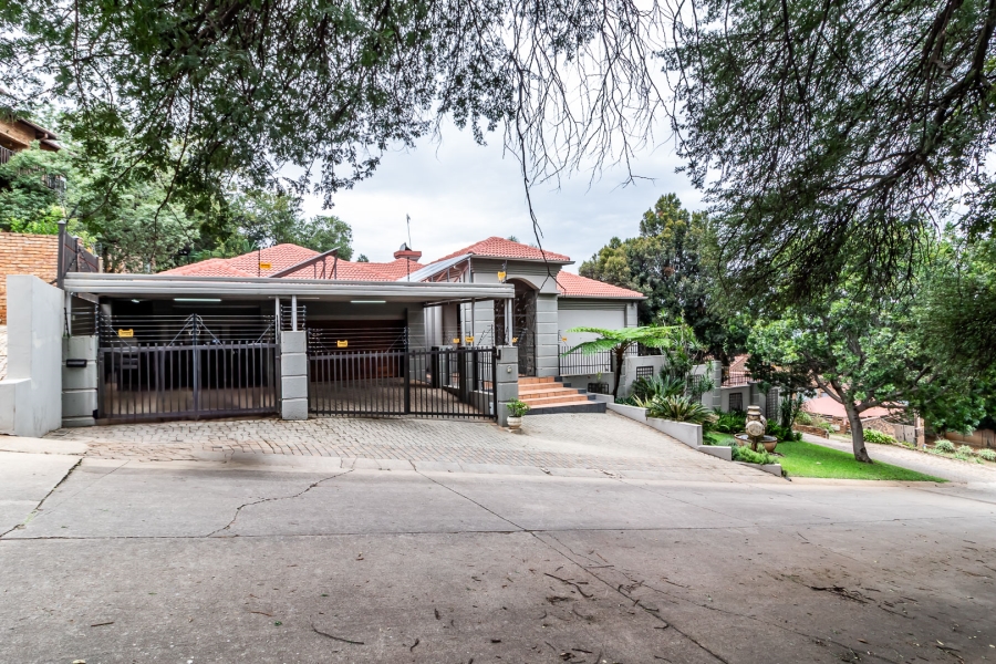 To Let 4 Bedroom Property for Rent in Waverley Gauteng