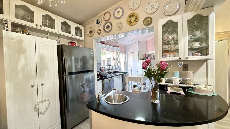 5 Bedroom Property for Sale in Ormonde Gauteng