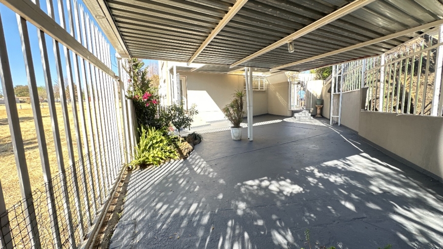 5 Bedroom Property for Sale in Ormonde Gauteng