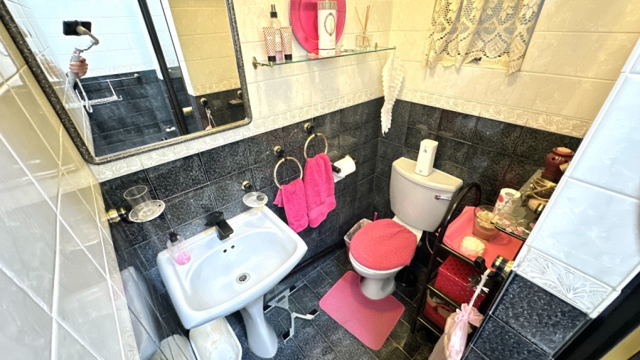 5 Bedroom Property for Sale in Ormonde Gauteng