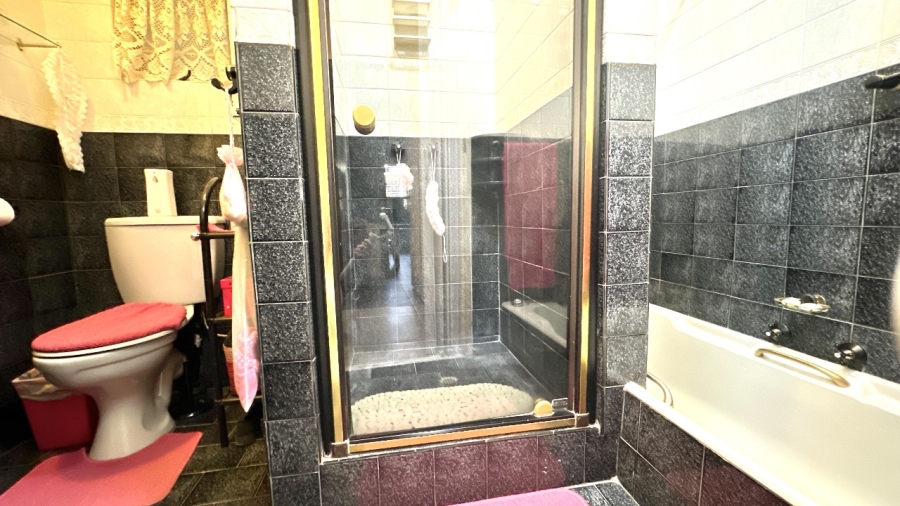 5 Bedroom Property for Sale in Ormonde Gauteng