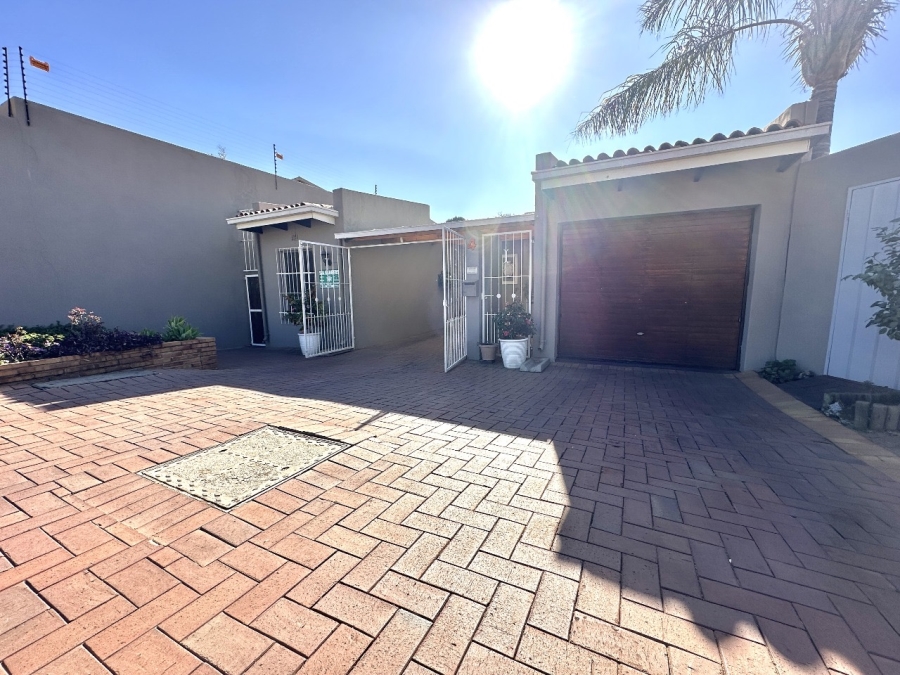 5 Bedroom Property for Sale in Ormonde Gauteng