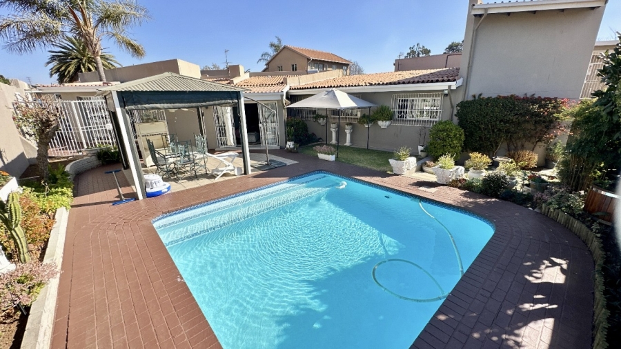 5 Bedroom Property for Sale in Ormonde Gauteng