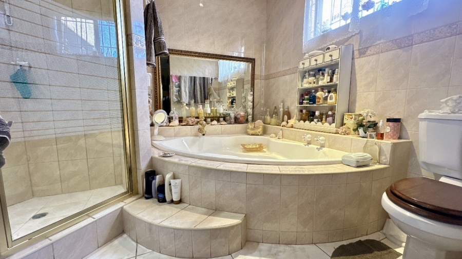 5 Bedroom Property for Sale in Ormonde Gauteng