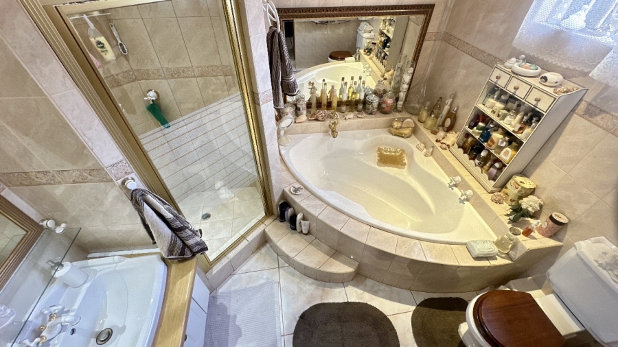 5 Bedroom Property for Sale in Ormonde Gauteng