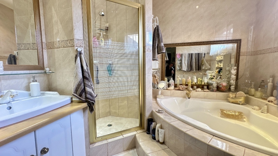 5 Bedroom Property for Sale in Ormonde Gauteng