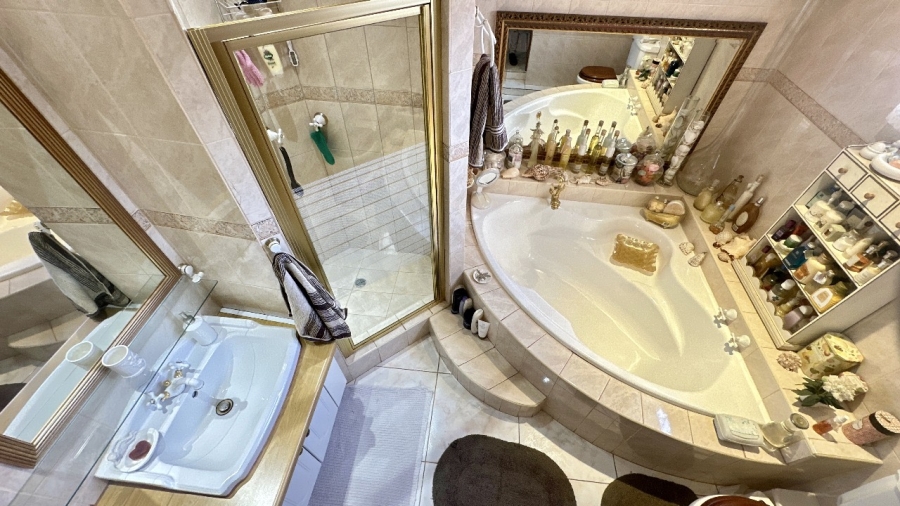 5 Bedroom Property for Sale in Ormonde Gauteng
