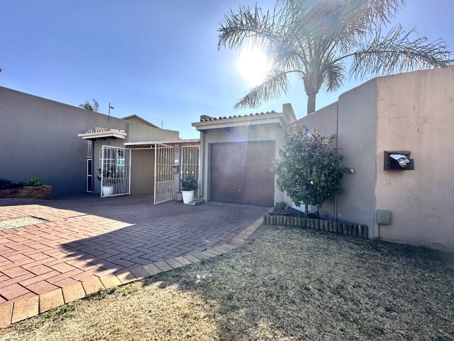 5 Bedroom Property for Sale in Ormonde Gauteng