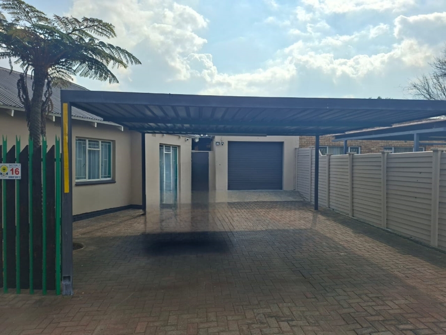 4 Bedroom Property for Sale in Krugersdorp North Gauteng