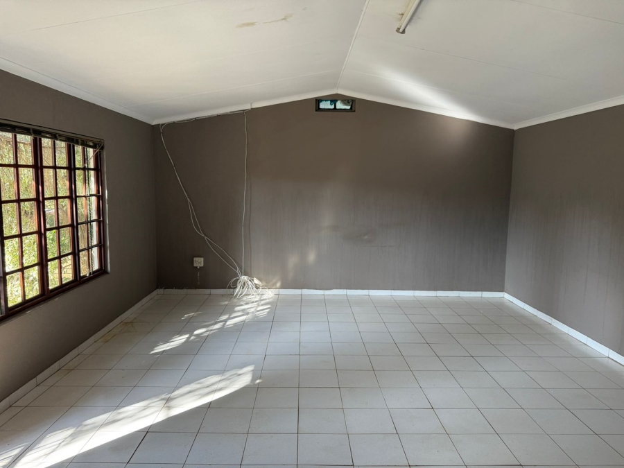8 Bedroom Property for Sale in Fundus AH Gauteng
