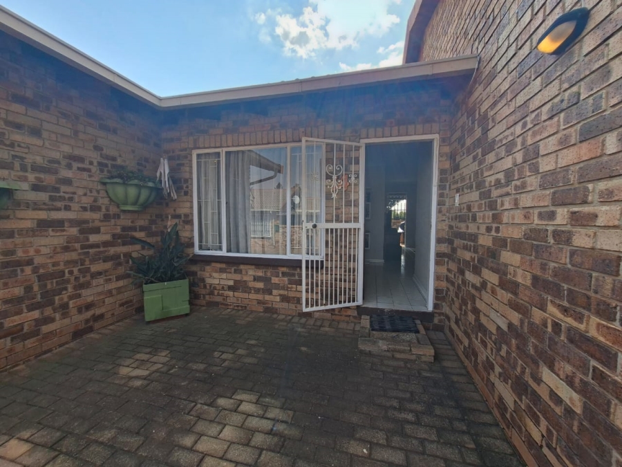 3 Bedroom Property for Sale in Rant En Dal Gauteng