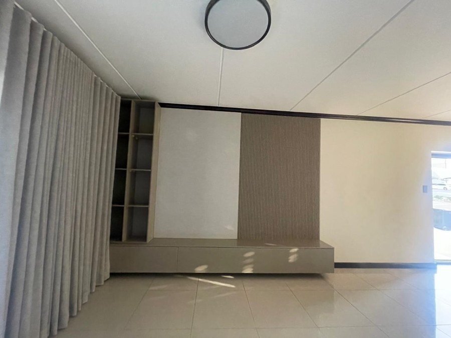 To Let 2 Bedroom Property for Rent in Blue Hills Gauteng