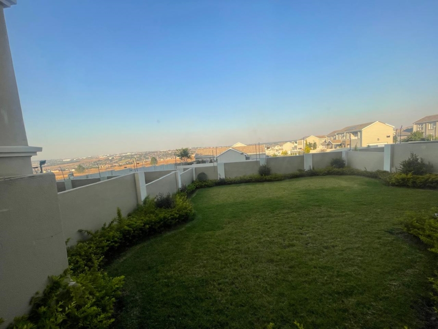To Let 2 Bedroom Property for Rent in Blue Hills Gauteng
