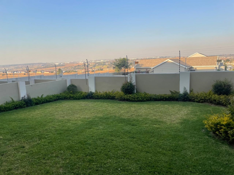 To Let 2 Bedroom Property for Rent in Blue Hills Gauteng