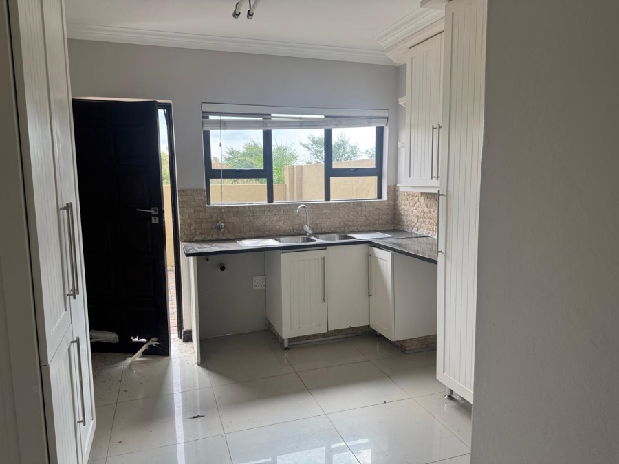7 Bedroom Property for Sale in Knoppieslaagte Gauteng