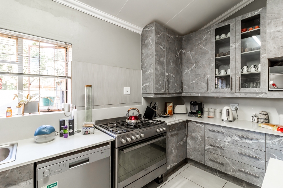 4 Bedroom Property for Sale in Waverley Gauteng