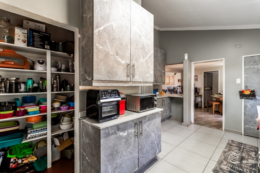 4 Bedroom Property for Sale in Waverley Gauteng