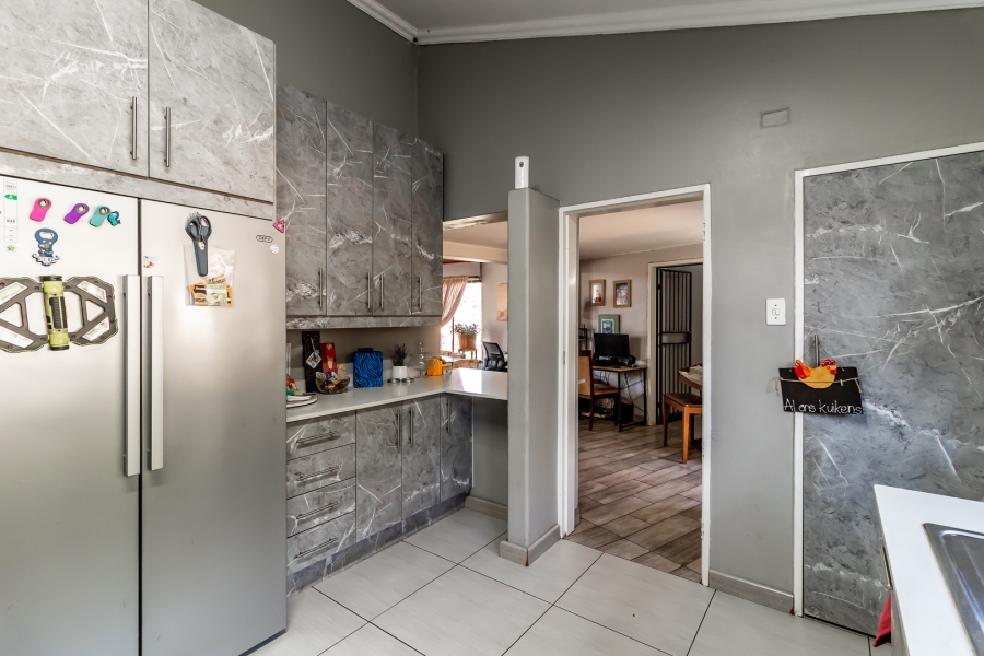 4 Bedroom Property for Sale in Waverley Gauteng