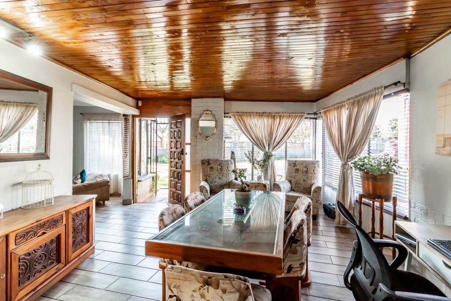 4 Bedroom Property for Sale in Waverley Gauteng