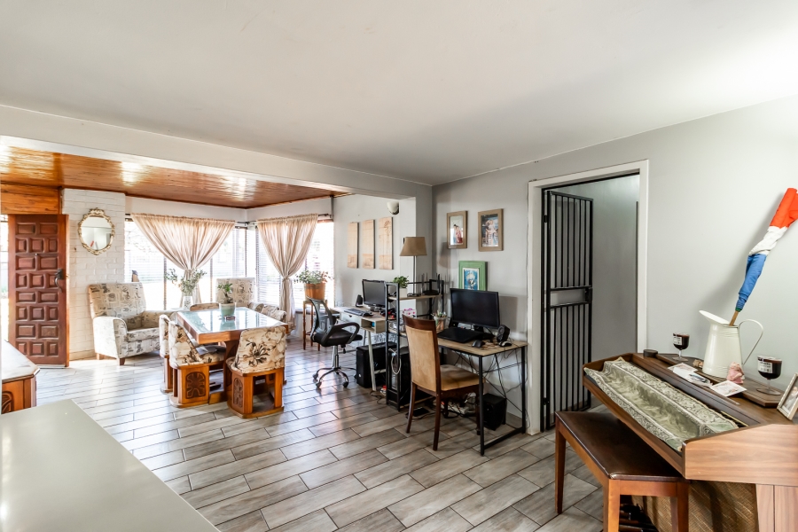 4 Bedroom Property for Sale in Waverley Gauteng